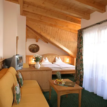 Hotel Zum Hirschen 4*