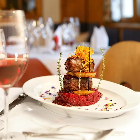 Zum Hirschen Hotel 4*