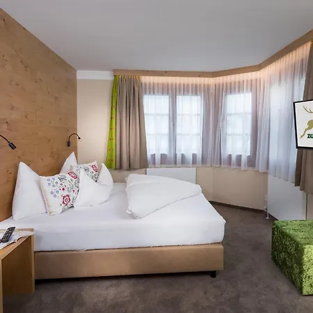 Отель Zum Hirschen Zell Am 4*