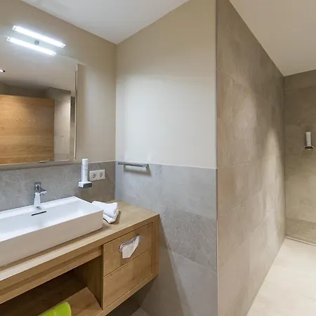 Отель Zum Hirschen Zell Am Целль-ам-Зе