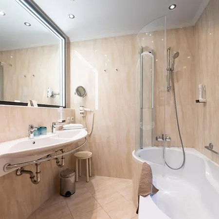 Hotel Zum Hirschen Zell Am 4*