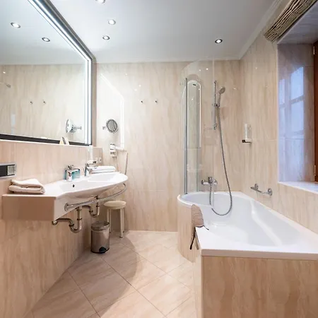 Hotel Zum Hirschen Zell Am 4*
