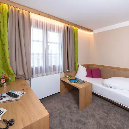 Szálloda Zum Hirschen Zell Am 4*